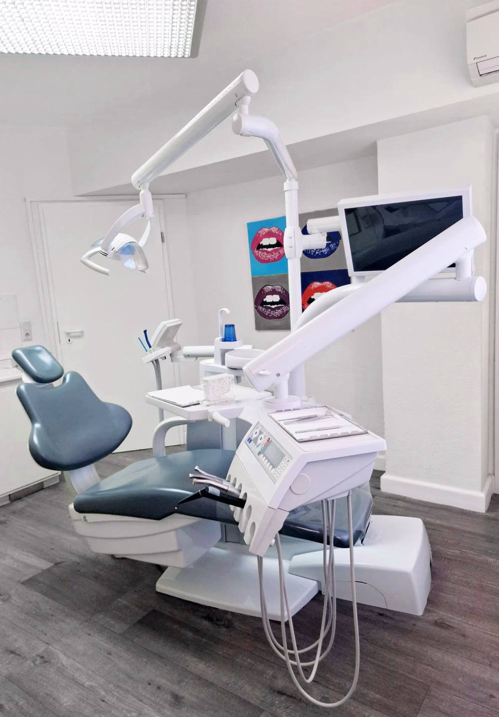 praxis_neu_behandlungsraum2 Behandlungszimmer 1